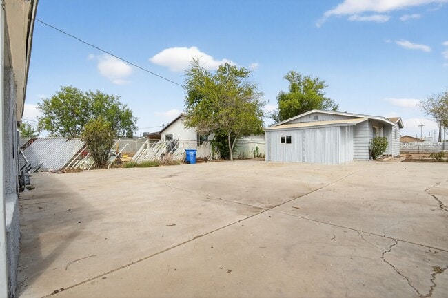 Building Photo - 1410 S 24th Ave Unit 2 Rental