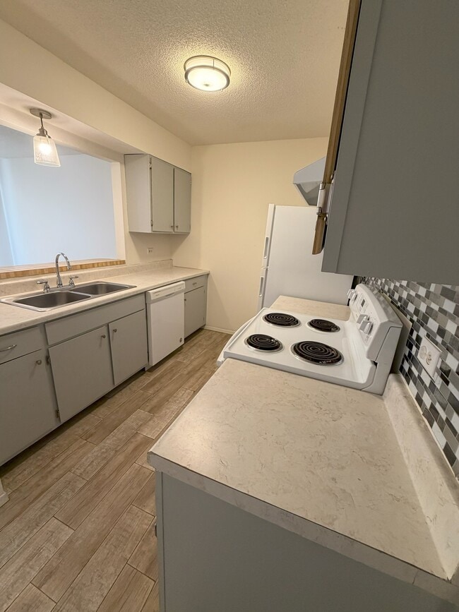 El Jardin Apartments