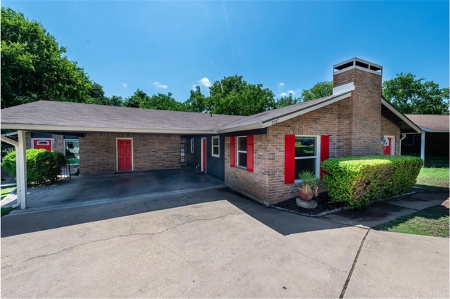 Building Photo - 7107 Dan-Jean Dr Unit A