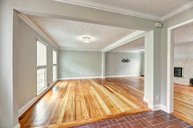 Photo - 4843 McPherson Dr NE