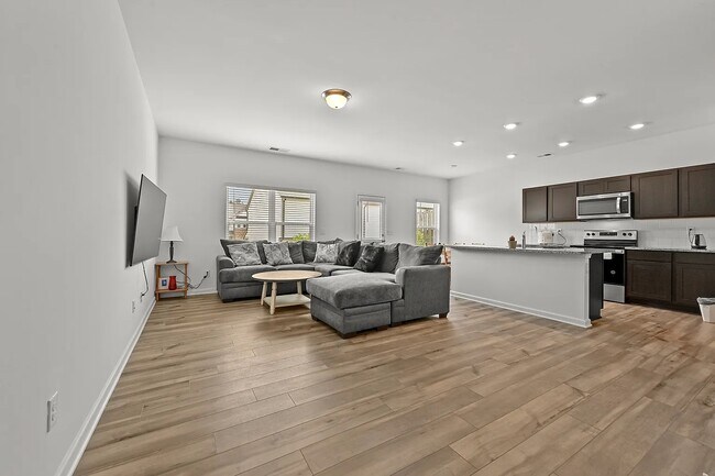 Photo - 1102 Lossie Ln