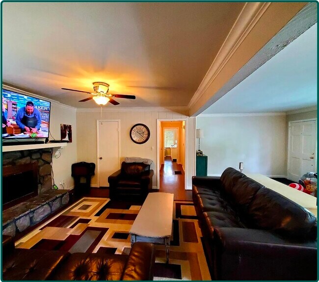 Photo - 412 Maiden Ln