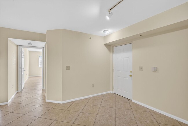 Photo - 1/1 Condo with Screened-in Balcony in Resort Style Community, Move in Ready!