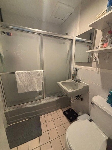 Photo - 221 Newbury St Unidad 3F