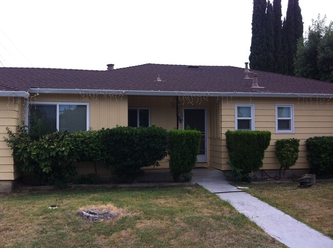 Building Photo - 3 bedroom 2 bath house in Yuba City