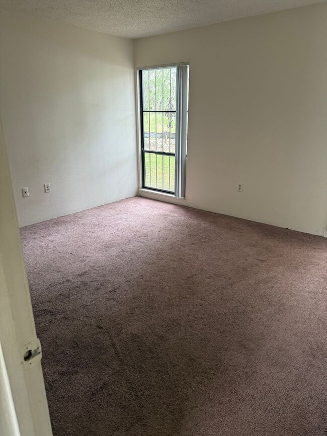 Building Photo - LEASE NOW AND ENJOY 50% OFF 2ND MONTH! Spa... Rental