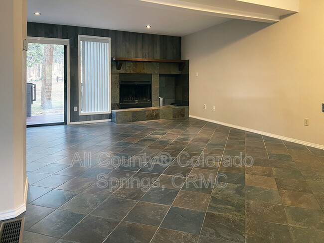 Photo - 550 Manor Ct