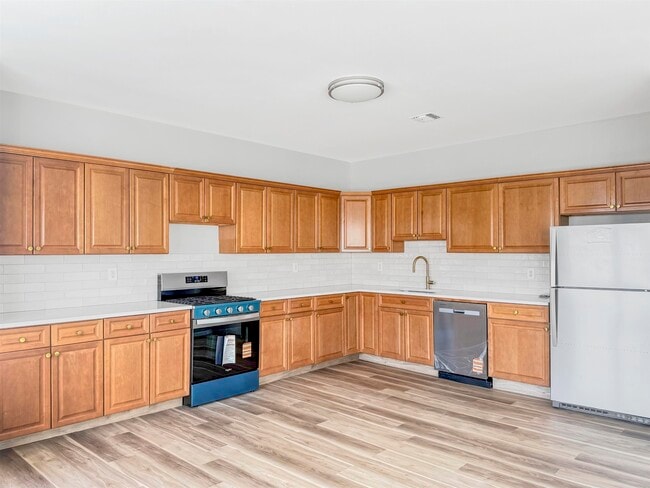 729-731-731 Broadway Unit 3