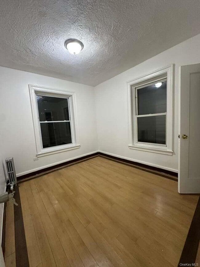 Photo - 2026 Ryer Ave