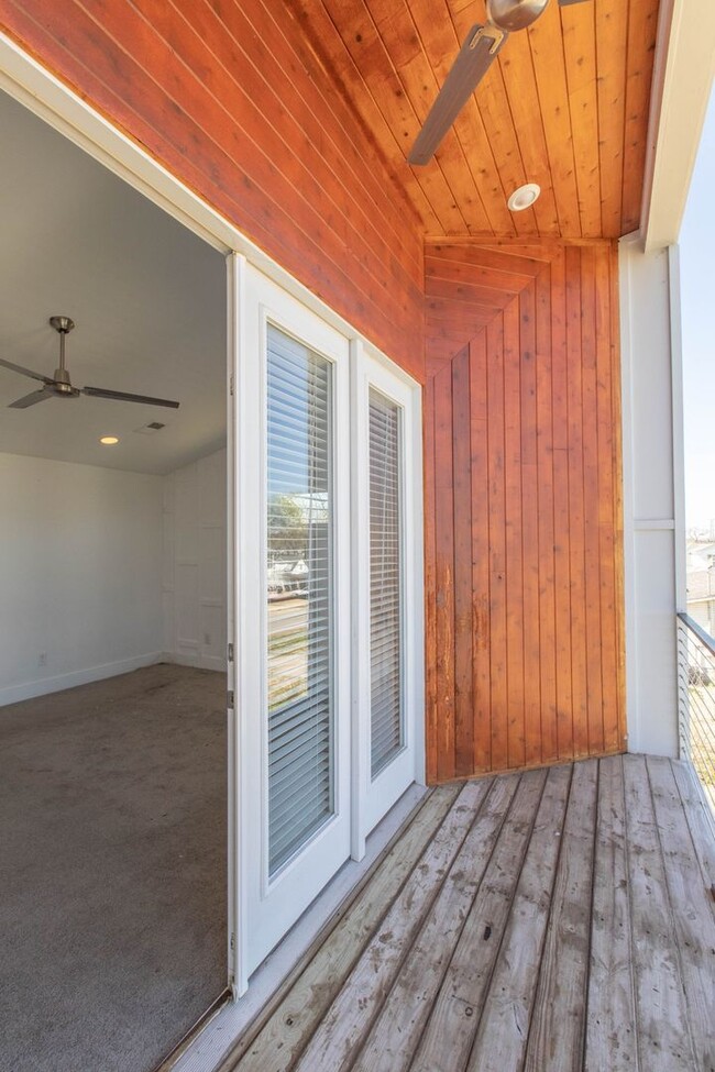 Photo - 3 Bed 2.5 Bath Single-Family Urban Home