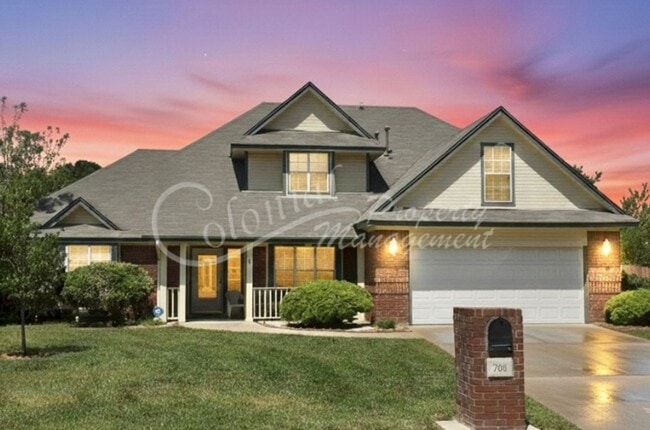 Building Photo - AVAILABLE SOON!!