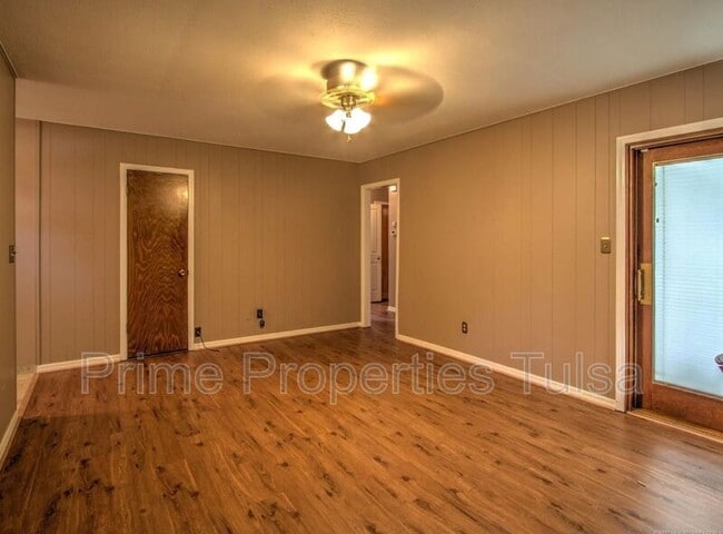 Photo - 156 E 57th Pl