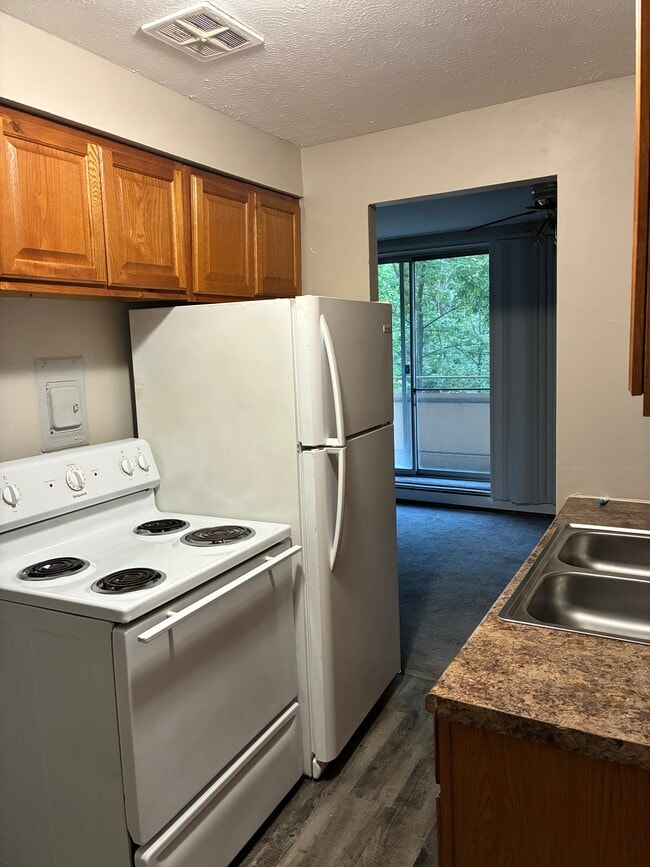 Building Photo - 1515 E 118th St Unit 2B