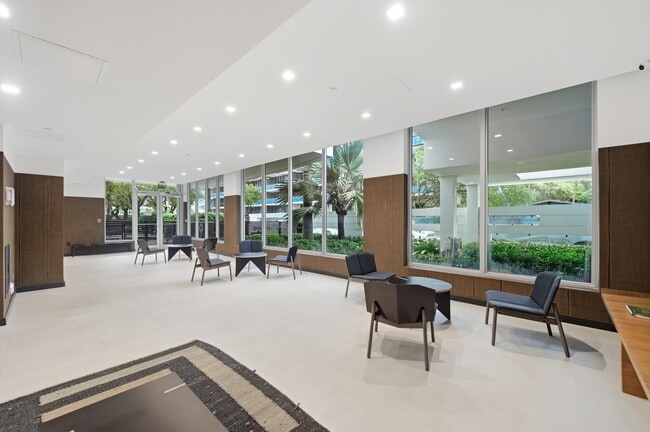 Building Photo - 13800 Highland Dr Unit 610