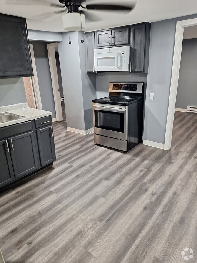 Building Photo - 197 Tremont St Unit 2F Rental