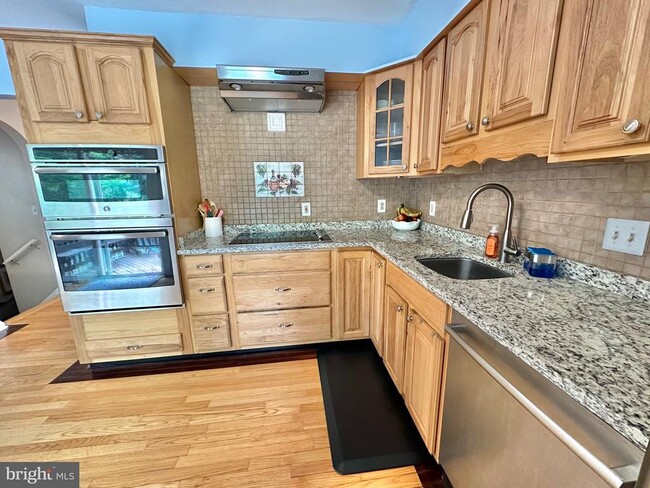 Photo - 103 Staunton Ct