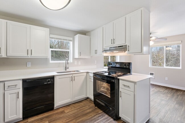 Photo - Huge 2 Bedroom For a Great Price!! $500 Of... Unidad 211