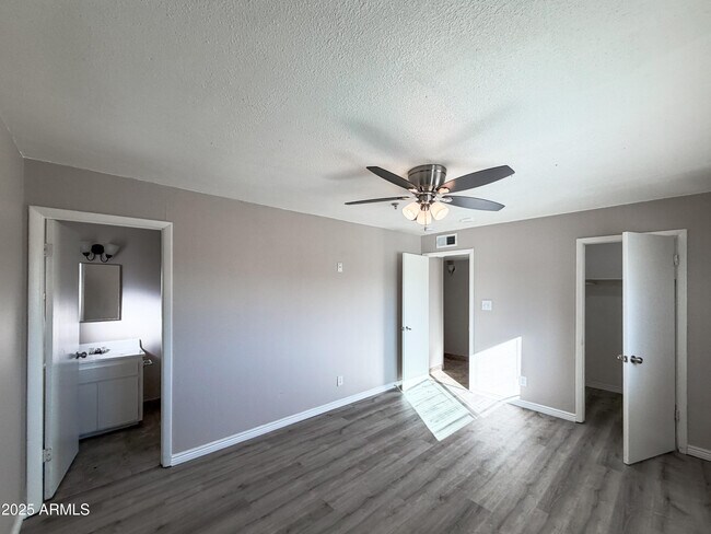 Photo - 6301 W Earll Dr