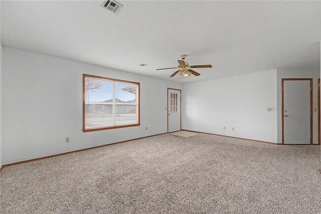 194 Hall Dr