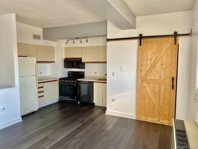 Photo - 1 Landmark Sq