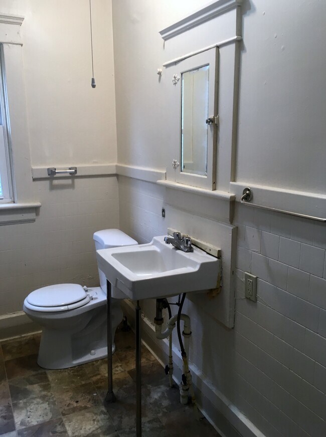 Photo - 588 Schiller Ave Unit 1