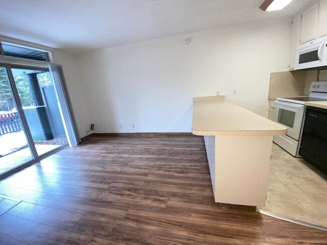 Building Photo - 1 Bedroom in Incline - 1 mi to Burnt Cedar!