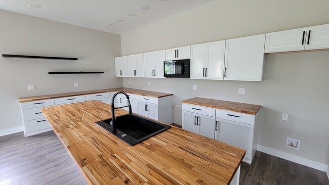 Kitchen - 4530 Buckeye Run Rd Rental