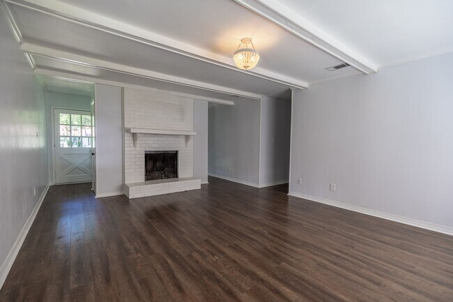 Photo - FIRST MONTH FREE ON FIRST FULL MONTH! 3 Be...