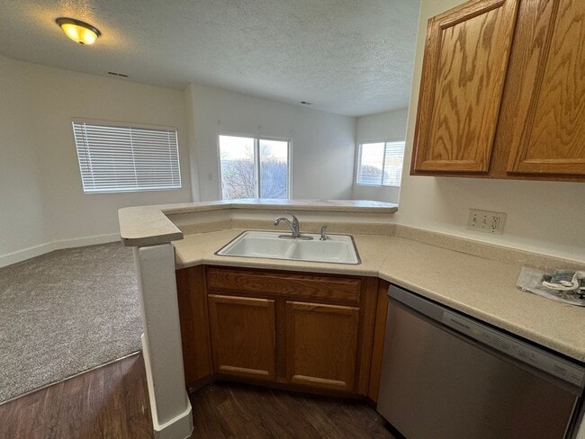 Photo - Amazing Riverton Townhome in Aspen Springs!