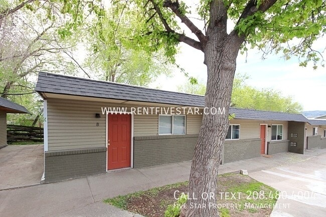 Building Photo - 1022 E Poplar St Unit 10