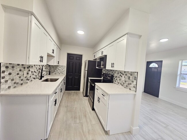 Cocina - 1105 E South St