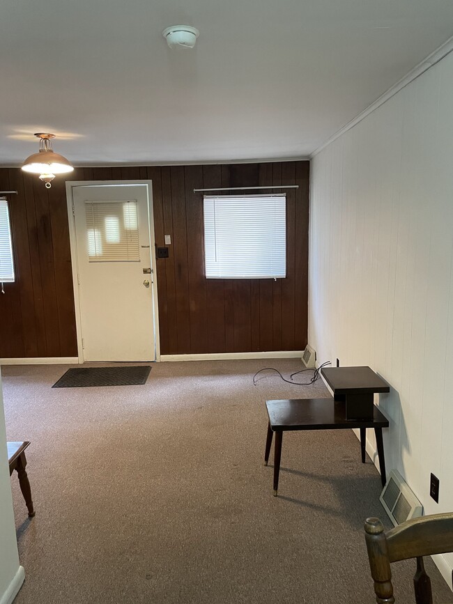 Living Room - 16 Glenn St Unit Apt A