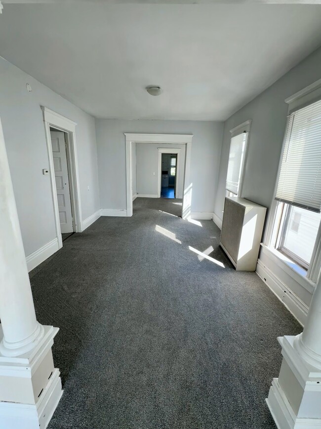 Middle room looking towards the rear of the apartment.
