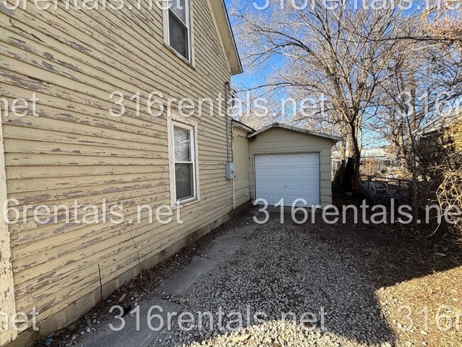 Photo - 1611 N Poplar St