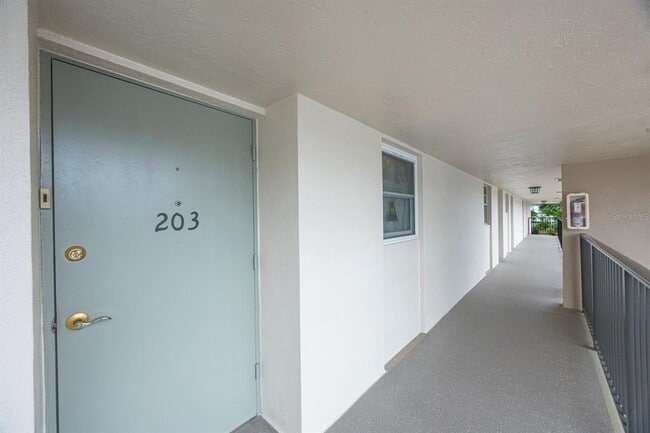 Photo - 9945 47th Ave N Unidad 203