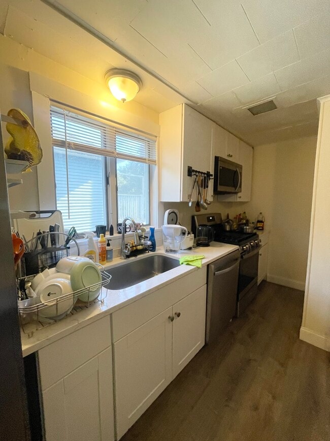 Kitchen - 44 Chetwynd Rd Unit 2