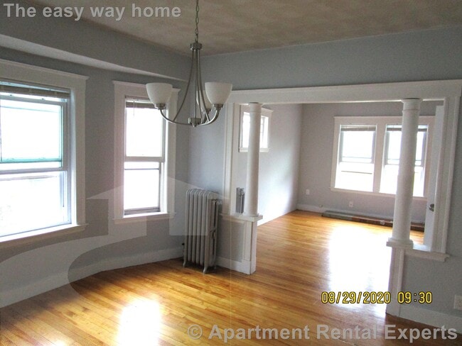 Photo - 17 Hinsdale St Apartments Unit 2