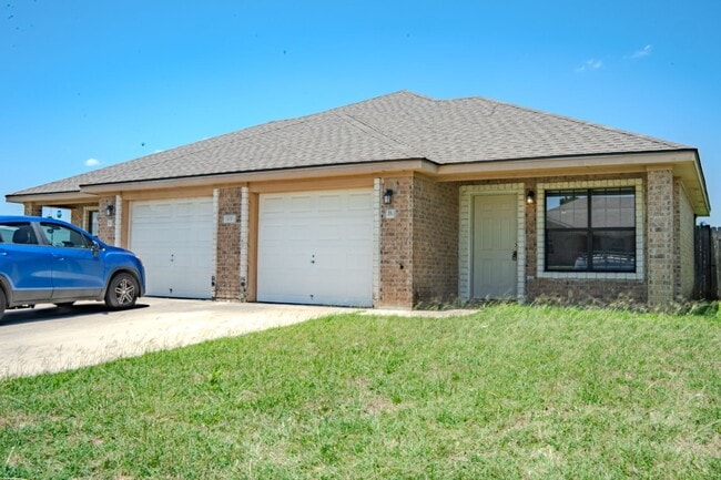Building Photo - PRICE IMPROVEMENT NOW ONLY $1295!!!!!! Rental