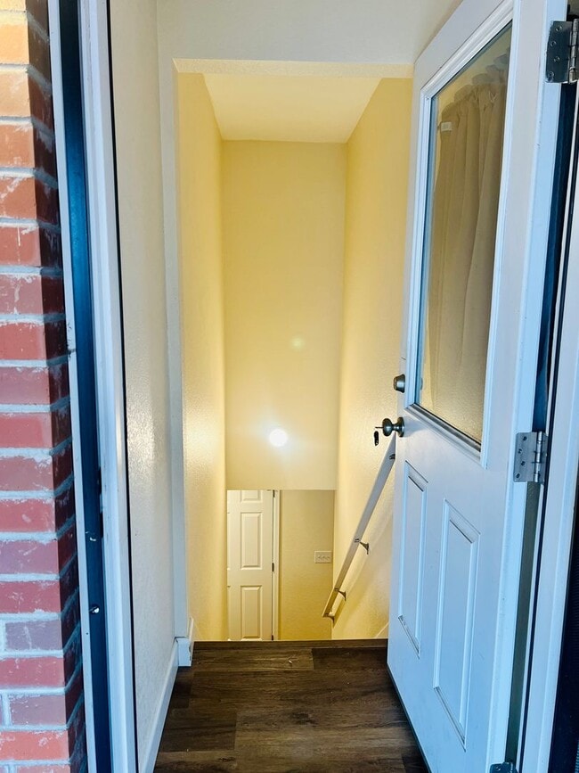 Photo - 3 Bed-1 Bathroom Available in Anshutz Medical Center Area - Duplex lower unit