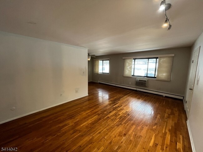 Photo - 401 Highway22B40U6 Unidad F