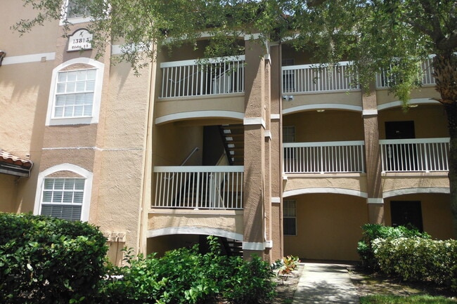 Building Photo - 13815 Fairway Island Dr