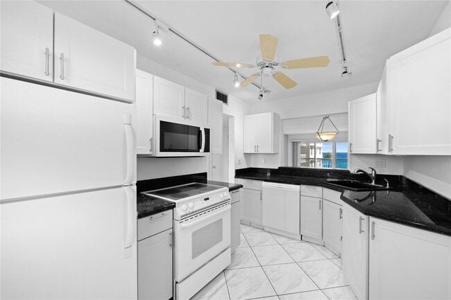 Photo - 1069 Hillsboro Mile Unit 507