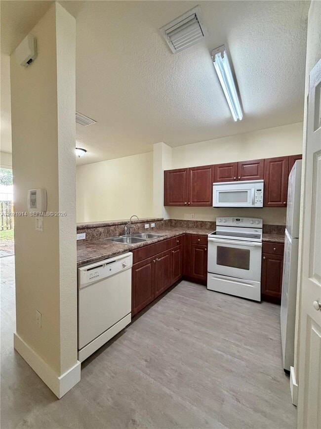 Photo - 2885 SE 1st Dr Unit 1