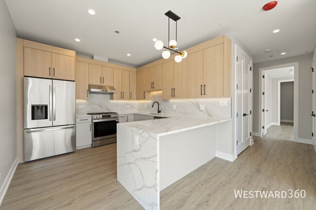 Building Photo - 2354 W Polk St Unit #205