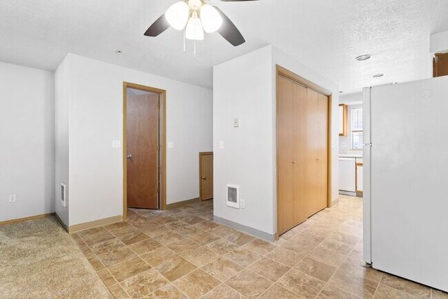 Photo - Large 2 bed 1.5bath townhouse with Garage
