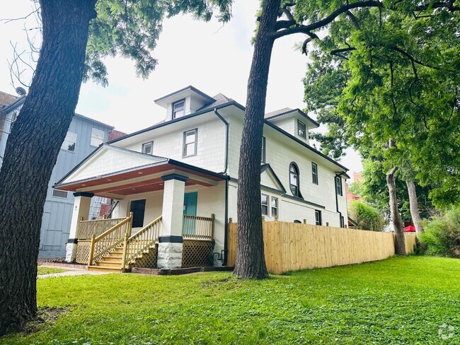 Building Photo - 3538 Wyandotte St Rental