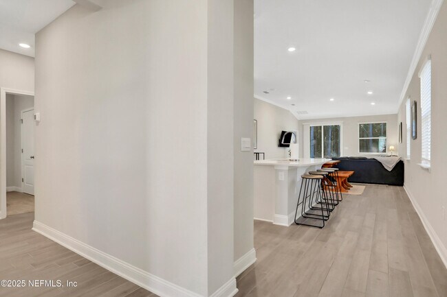 Photo - 404 Thistleton Wy