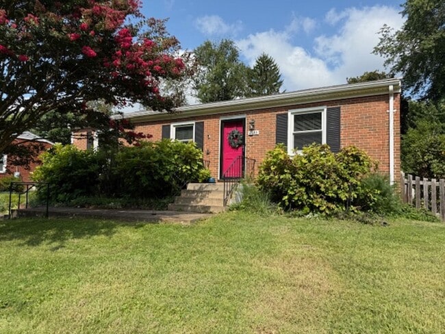 Building Photo - 2233 Banbury St Rental