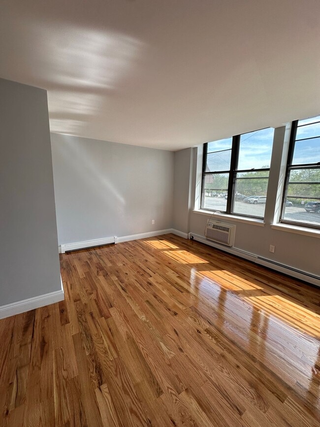 Photo - Main Street Commons - Beautifully Renovate...