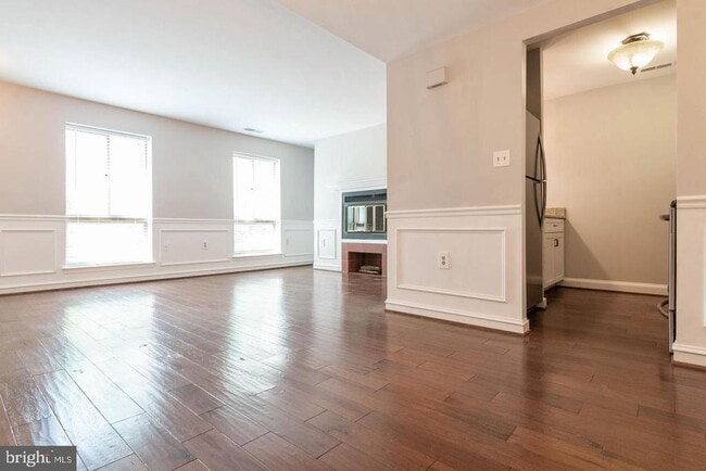 Building Photo - 16 Andrew Pl Unit R122 Rental
